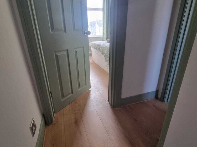 레지던스 Elegant 4 Bed House In Dartford