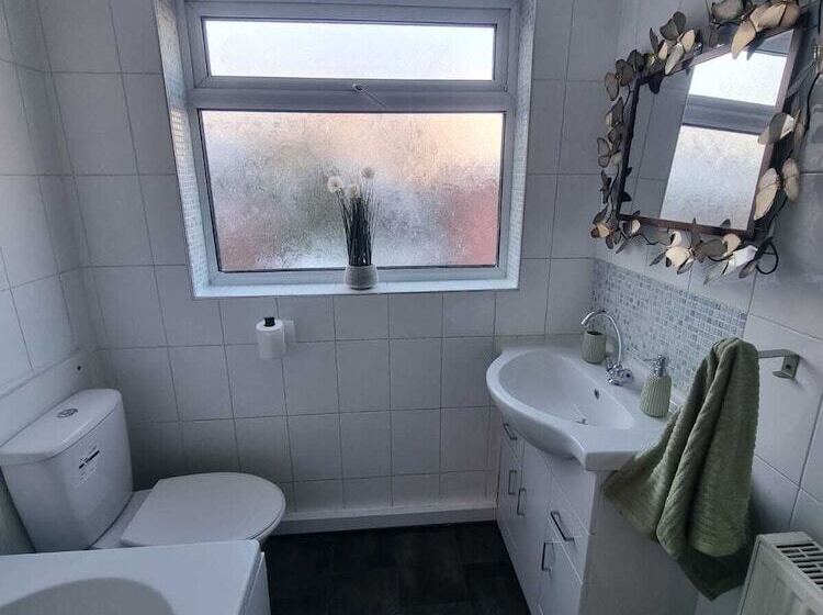 레지던스 Elegant 4 Bed House In Dartford