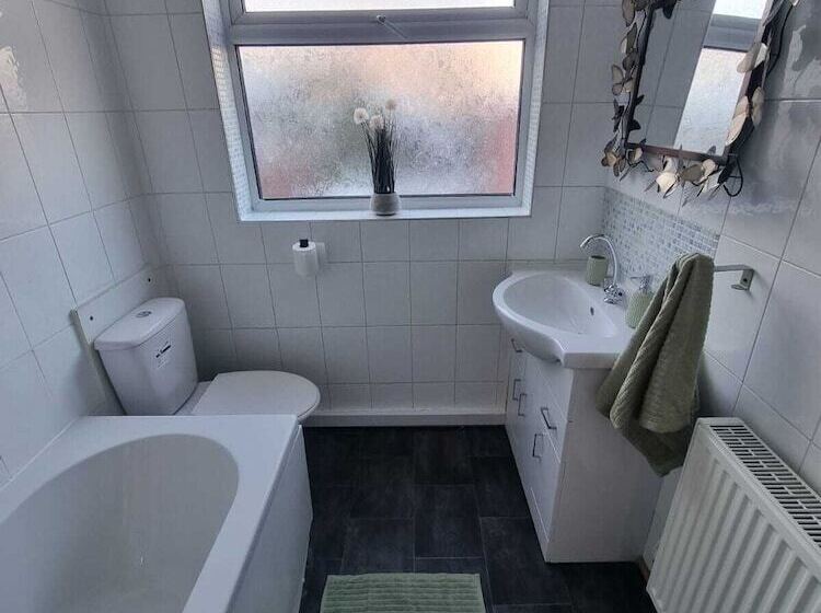 레지던스 Elegant 4 Bed House In Dartford