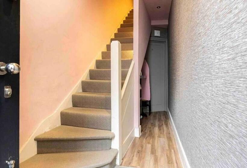 דירת נופש Modern Central 3 Brs House With 3 Bths 2 Hottube