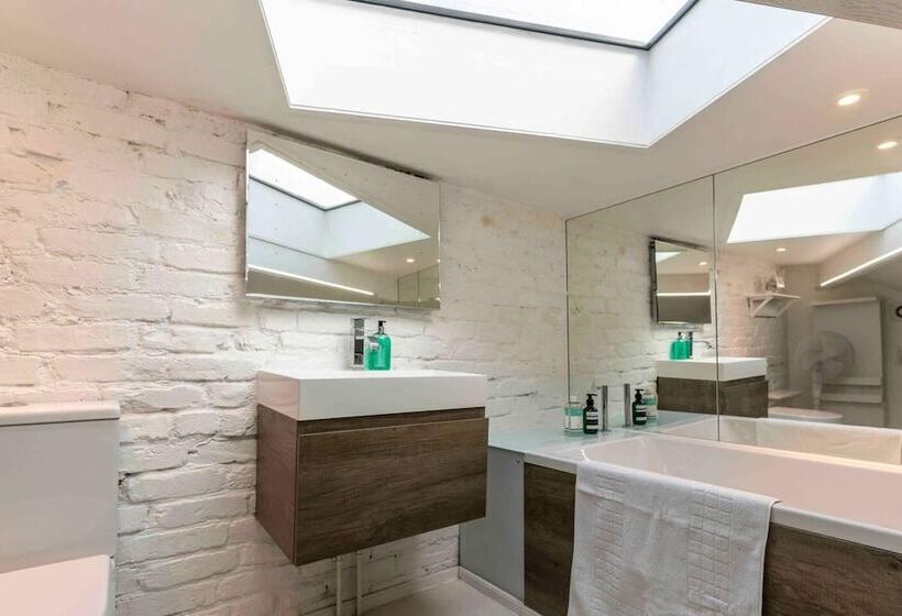 דירת נופש Modern Central 3 Brs House With 3 Bths 2 Hottube