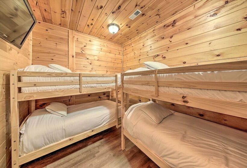 Riffle Run Cabin: River Access, Hot Tub, Game Room