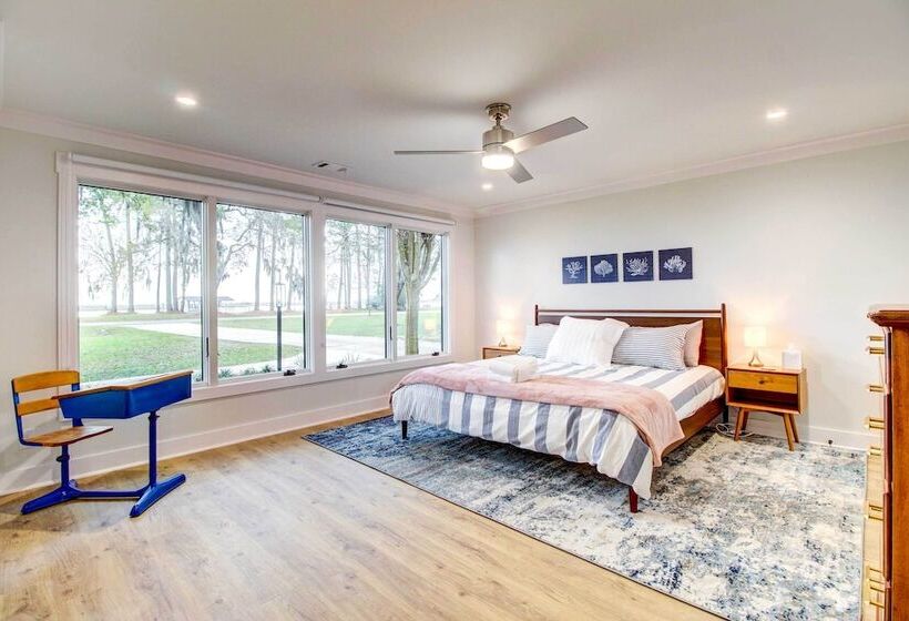 Riverfront Richmond Hill Home W/ Private Pool