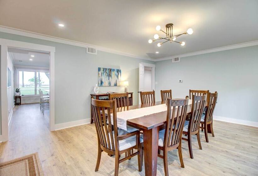 Riverfront Richmond Hill Home W/ Private Pool