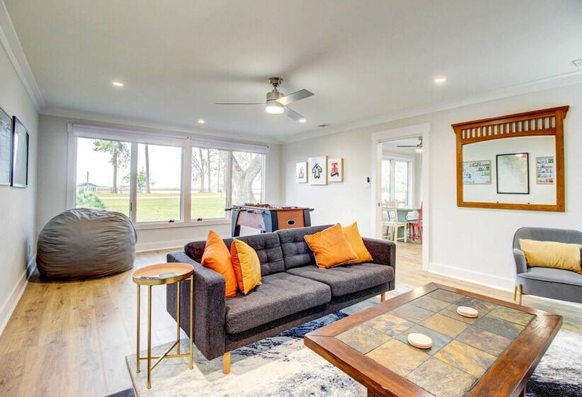 Riverfront Richmond Hill Home W/ Private Pool