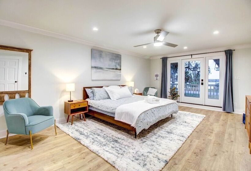 Riverfront Richmond Hill Home W/ Private Pool