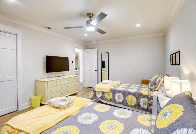 Riverfront Richmond Hill Home W/ Private Pool