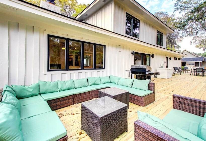 Riverfront Richmond Hill Home W/ Private Pool