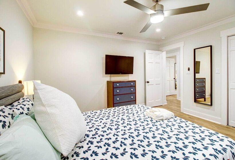 Riverfront Richmond Hill Home W/ Private Pool