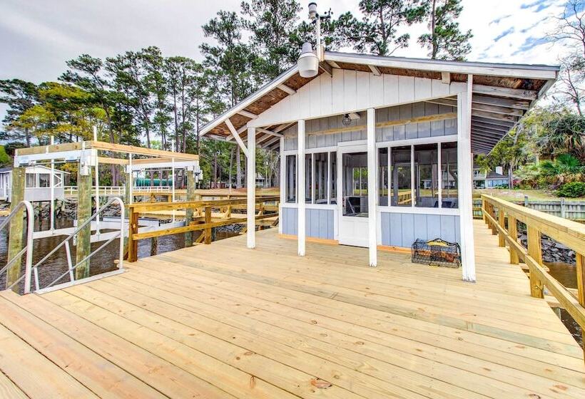 Riverfront Richmond Hill Home W/ Private Pool