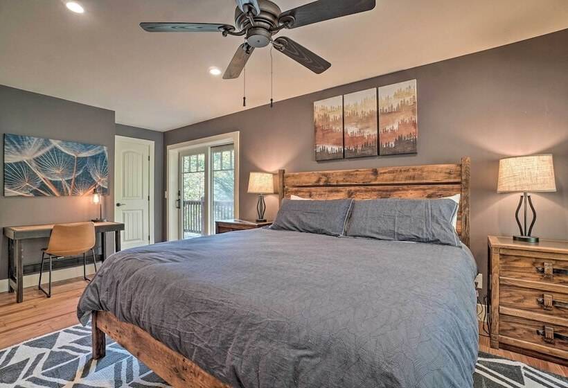 Riverfront Tallulah Falls Cabin W/ Hot Tub!