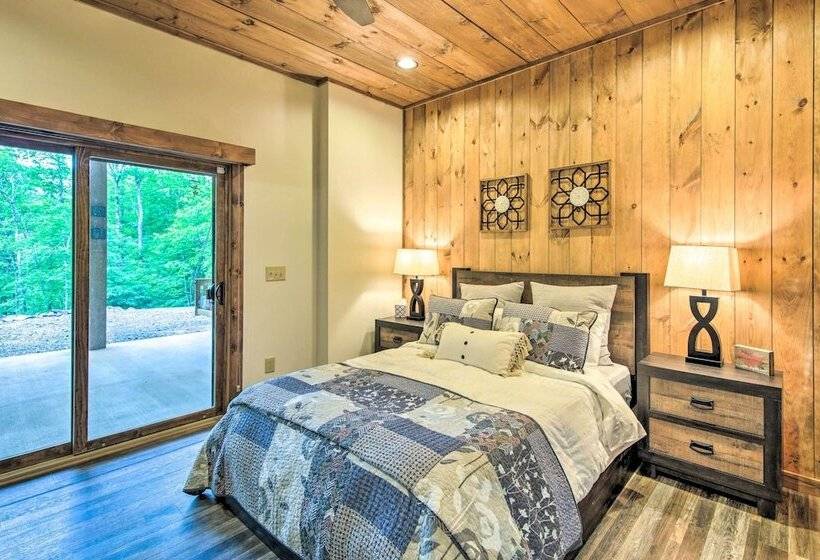 Riverside Mtn Retreat W/ Hot Tub & Game Room!