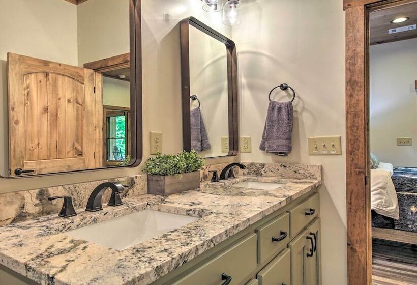 Riverside Mtn Retreat W/ Hot Tub & Game Room!