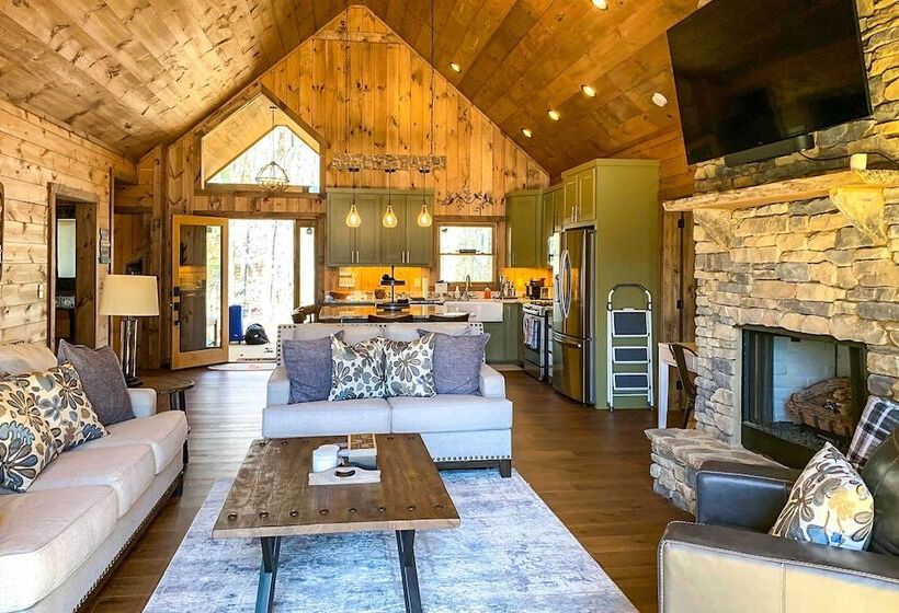 Riverside Mtn Retreat W/ Hot Tub & Game Room!