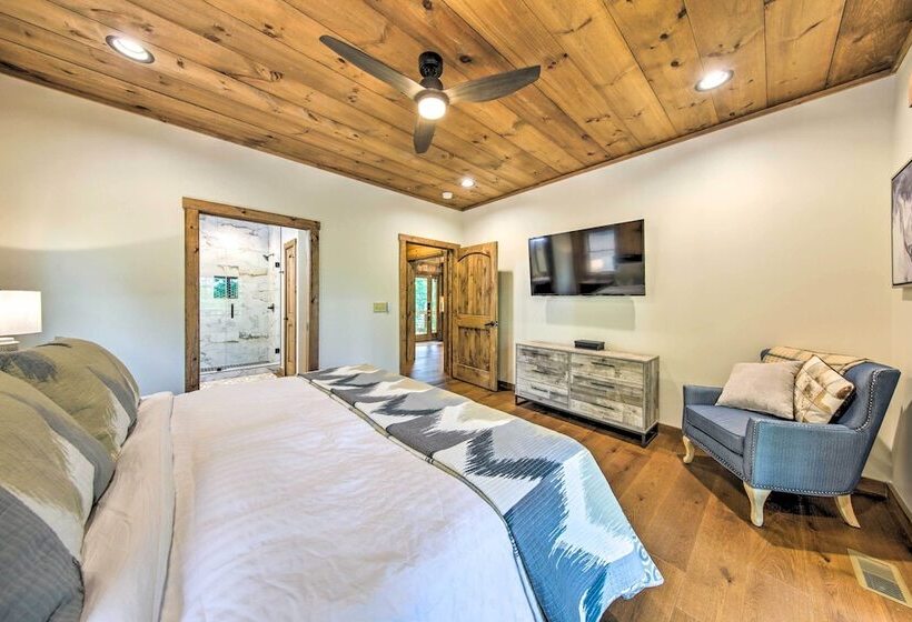 Riverside Mtn Retreat W/ Hot Tub & Game Room!