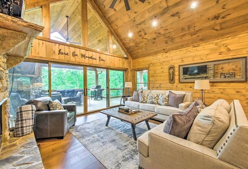 Riverside Mtn Retreat W/ Hot Tub & Game Room!
