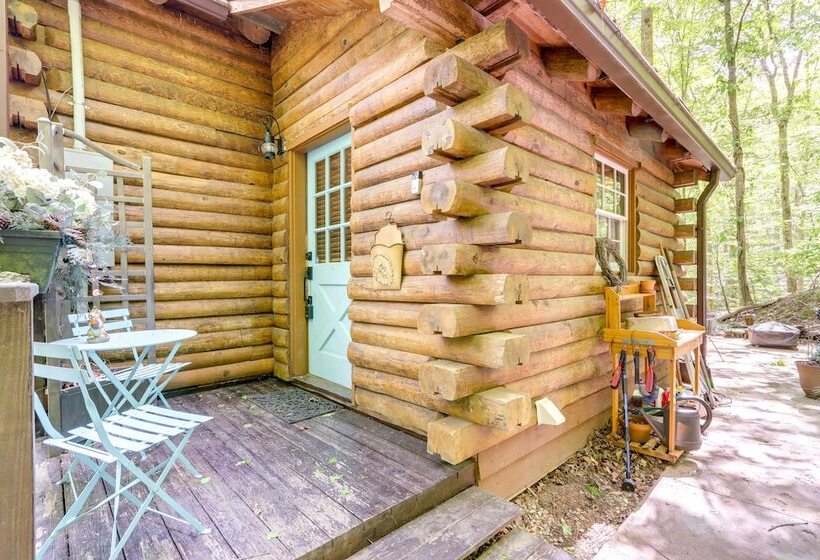 Romantic Ellijay Cabin W/ Grill & Fire Pit!
