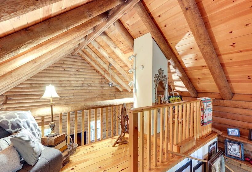 Romantic Ellijay Cabin W/ Grill & Fire Pit!