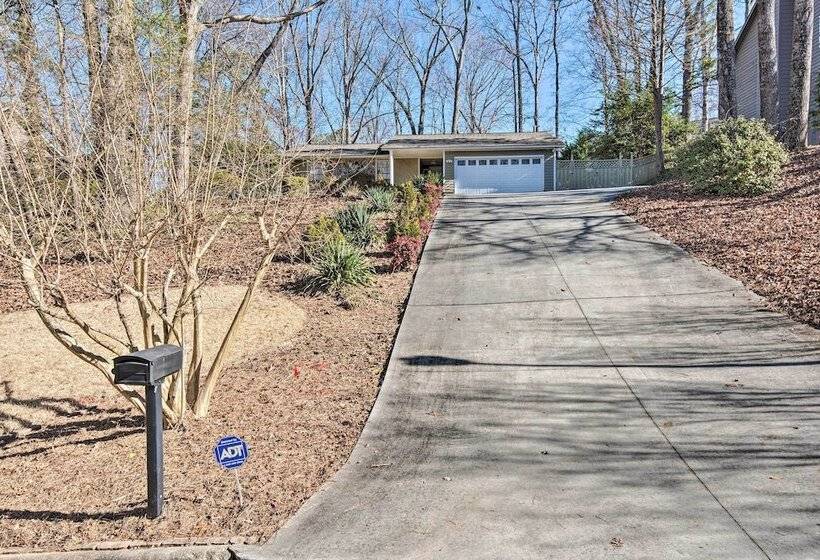 Roswell Home W/ Deck + Yard, 18 Mi To Truist Park!