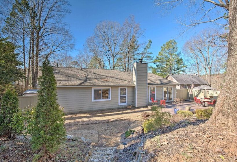 Roswell Home W/ Deck + Yard, 18 Mi To Truist Park!