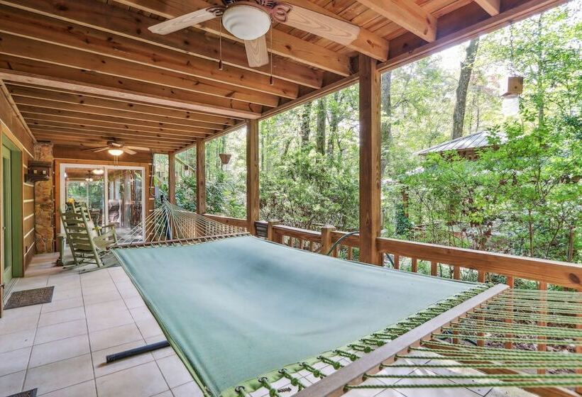 Drifting Feather  Mountain Cabin: Waterfront Deck