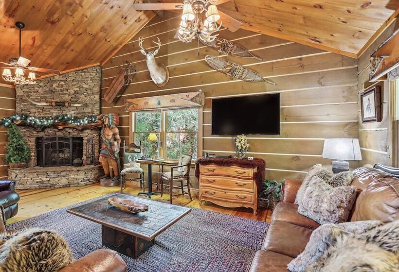 Drifting Feather  Mountain Cabin: Waterfront Deck