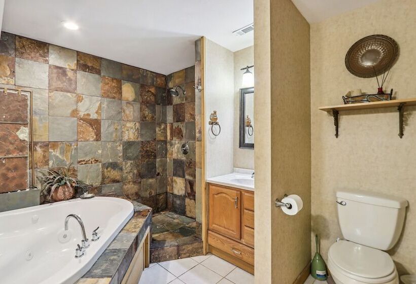 Drifting Feather  Mountain Cabin: Waterfront Deck