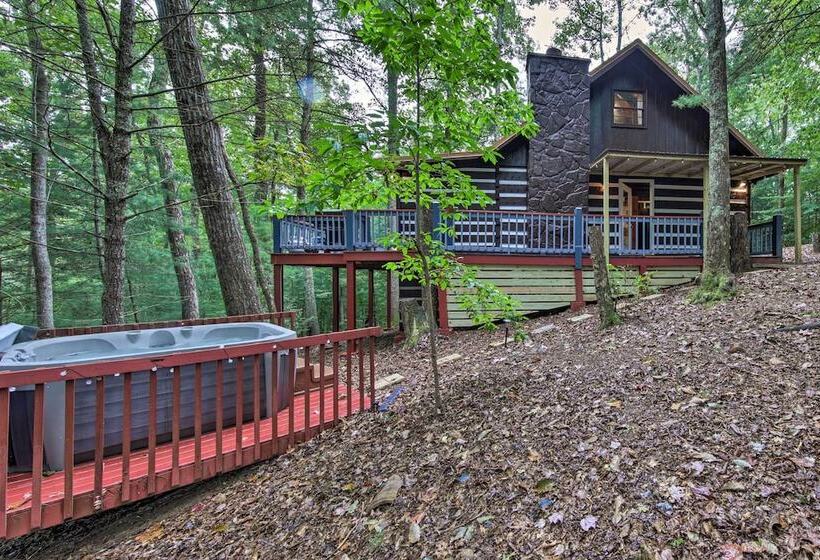 Charming Blue Ridge Mountain Cabin W/ Hot Tub