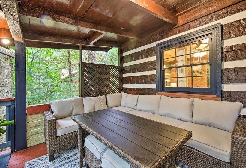 Charming Blue Ridge Mountain Cabin W/ Hot Tub