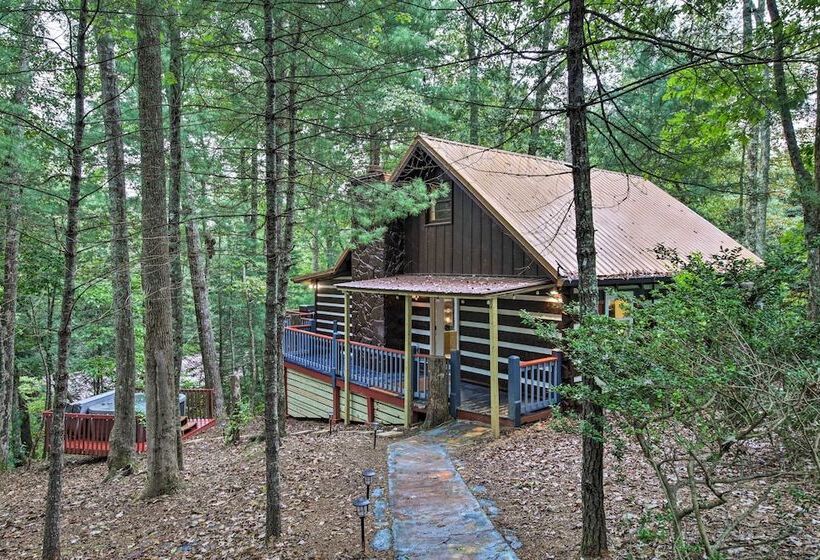 Charming Blue Ridge Mountain Cabin W/ Hot Tub