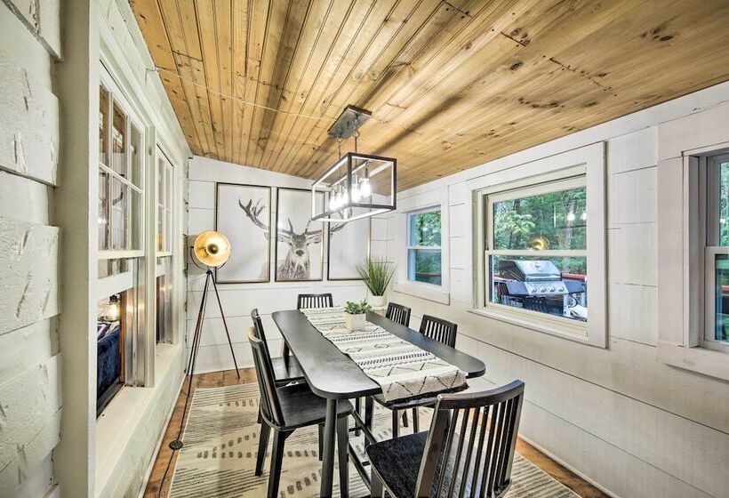 Charming Blue Ridge Mountain Cabin W/ Hot Tub
