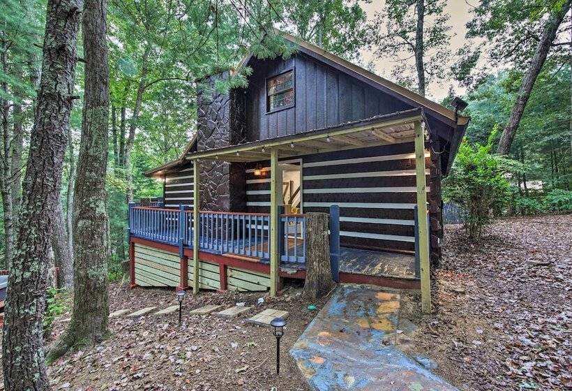 Charming Blue Ridge Mountain Cabin W/ Hot Tub