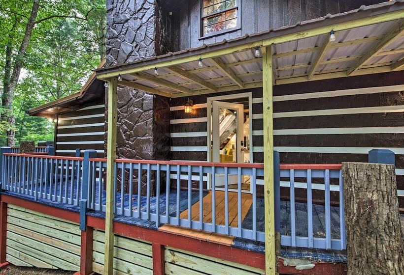 Charming Blue Ridge Mountain Cabin W/ Hot Tub