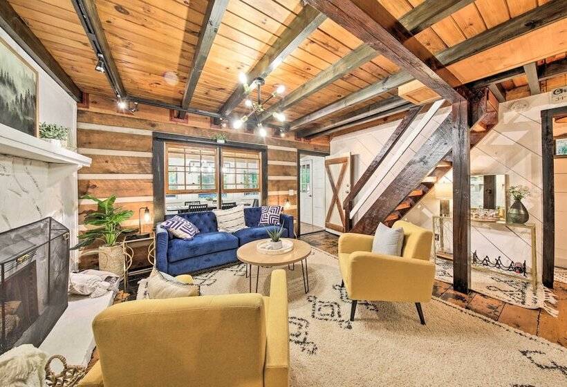 Charming Blue Ridge Mountain Cabin W/ Hot Tub