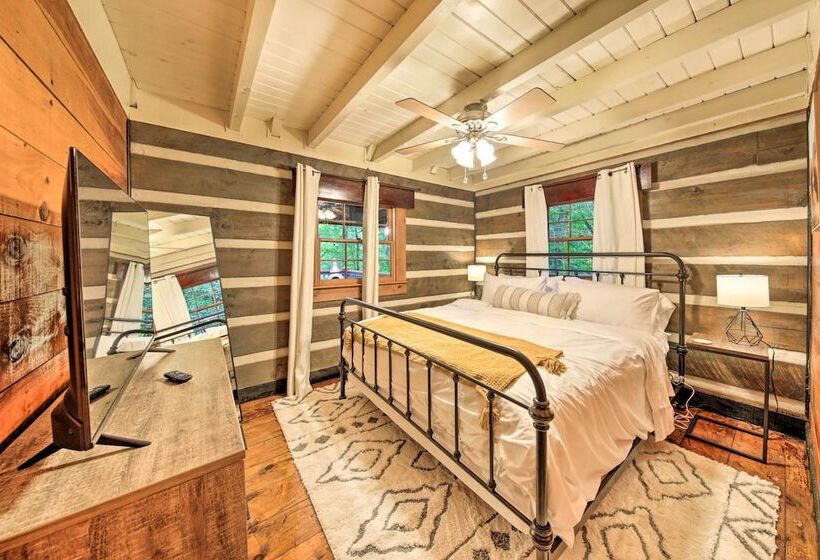 Charming Blue Ridge Mountain Cabin W/ Hot Tub