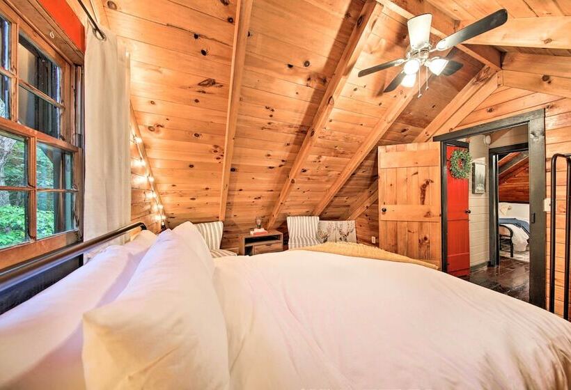 Charming Blue Ridge Mountain Cabin W/ Hot Tub