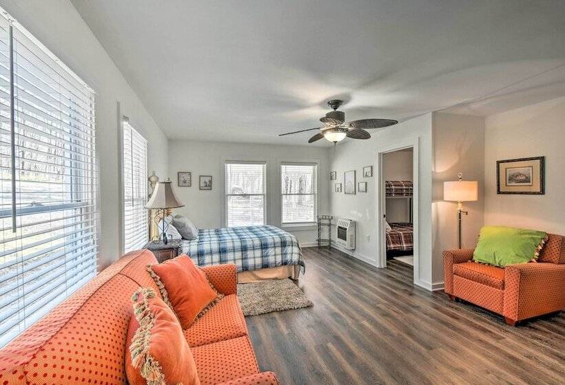 Rustic Ranger Cabin W/ Amazing Mountain Views