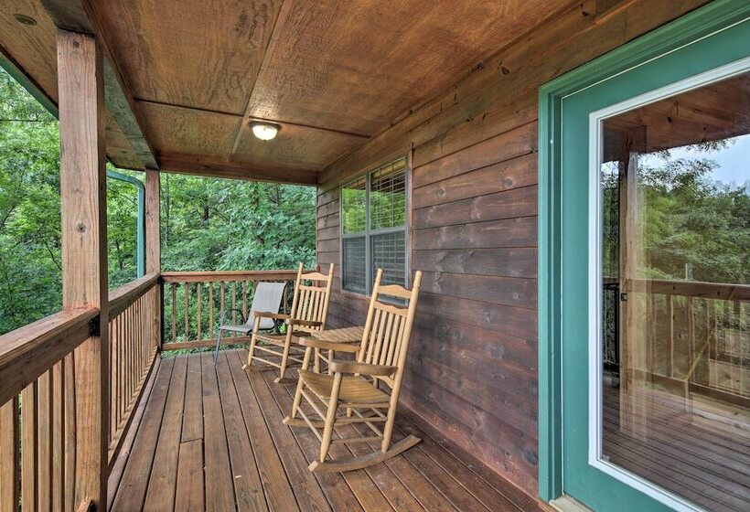 Rustic Young Harris Cabin W/ Fire Pit & Views