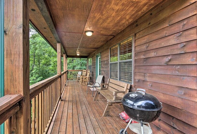 Rustic Young Harris Cabin W/ Fire Pit & Views