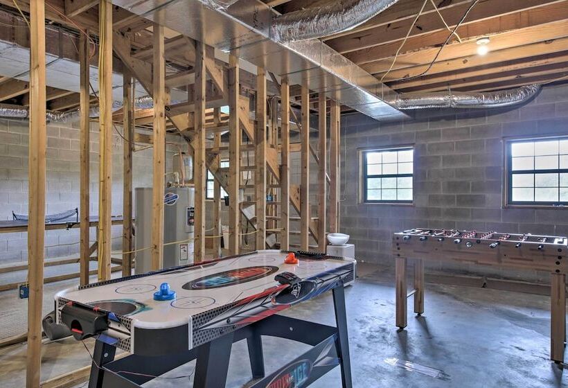 Rustic Young Harris Cabin W/ Fire Pit & Views