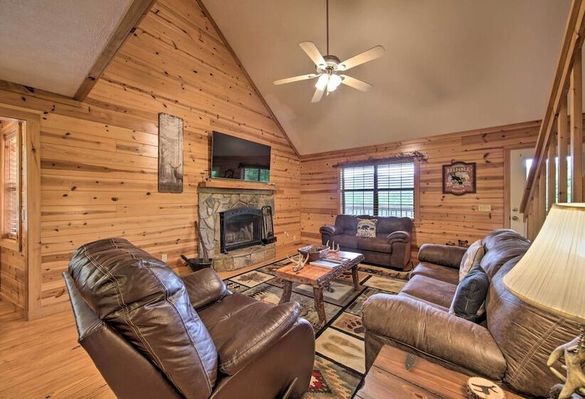 Rustic Young Harris Cabin W/ Fire Pit & Views