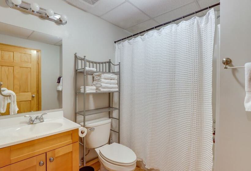 Scenic Talking Rock Creek Resort Home W/ Hot Tub