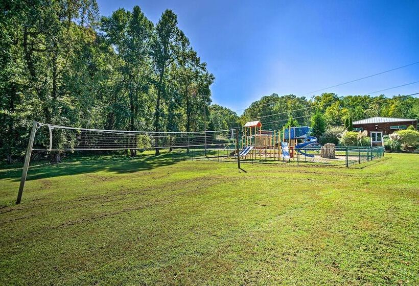 Scenic Talking Rock Creek Resort Home W/ Hot Tub