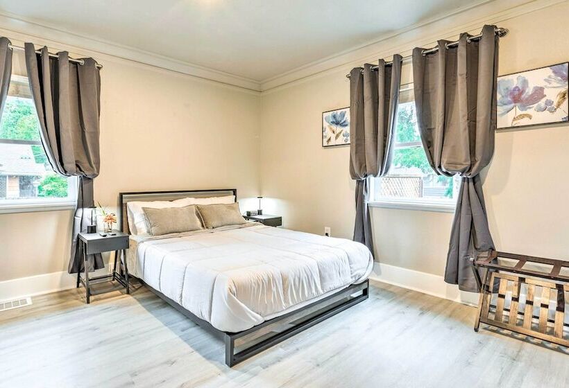 Seattle Home W/ Private Yard ~ 8 Mi To Dtwn!