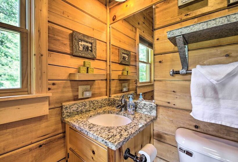 Secluded Blue Ridge Cabin: Walk To Trails!