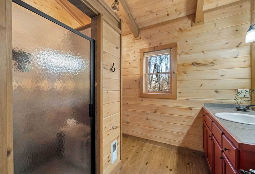 Secluded Blue Ridge Mtn Retreat W/ Indoor Hot Tub