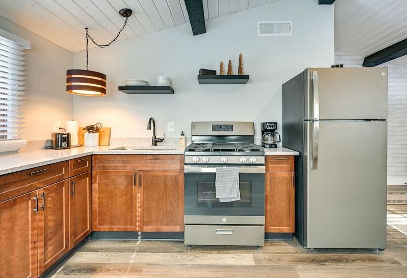 Secluded Cabin ~ 15 Mi To Castle Rock Lake!