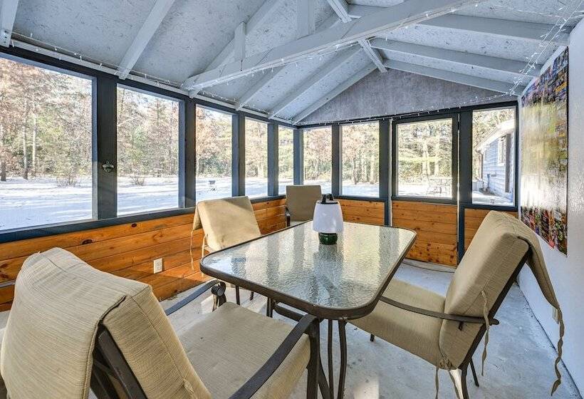 Secluded Cabin ~ 15 Mi To Castle Rock Lake!