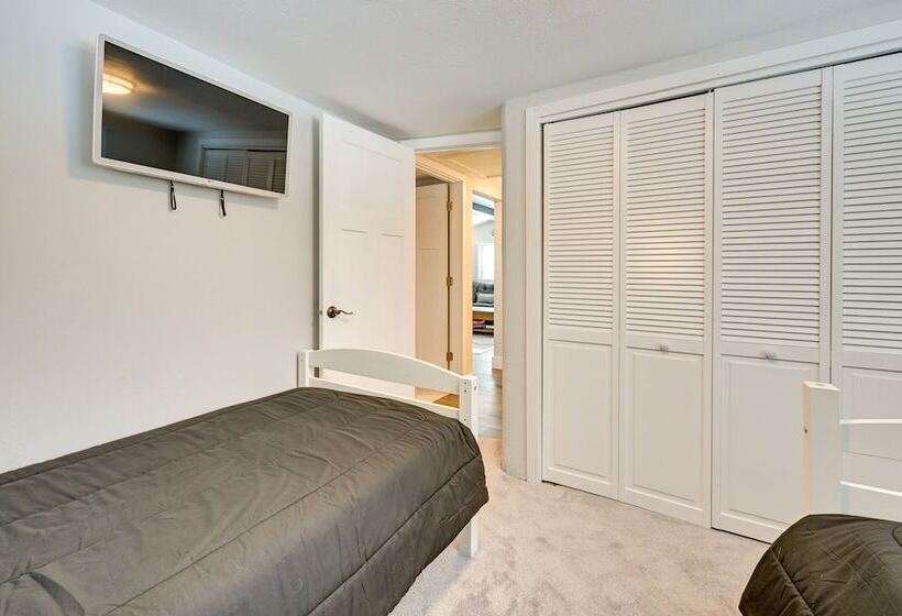 Secluded Cabin ~ 15 Mi To Castle Rock Lake!