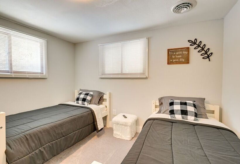 Secluded Cabin ~ 15 Mi To Castle Rock Lake!